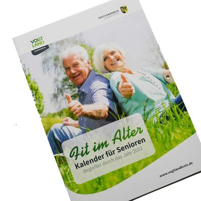 Bild vergrößern: Der Kalender »Seniorenbegleiter durchs Jahr« 2022 ab sofort erhältlich.